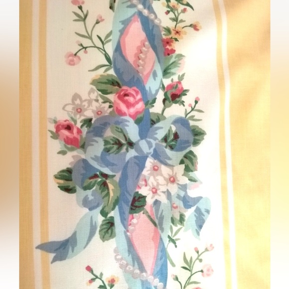 CROSCILL Vintage Floral Curtain Panels (2) - Cottagecore Bedroom Decor - Picture 4 of 9